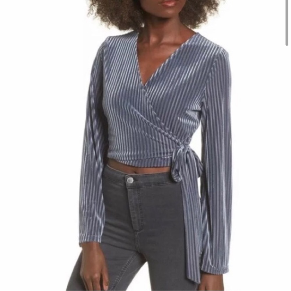 J.O.A Blue Velvet‎ Bell Sleeves Wrap Cropped Top Size Medium